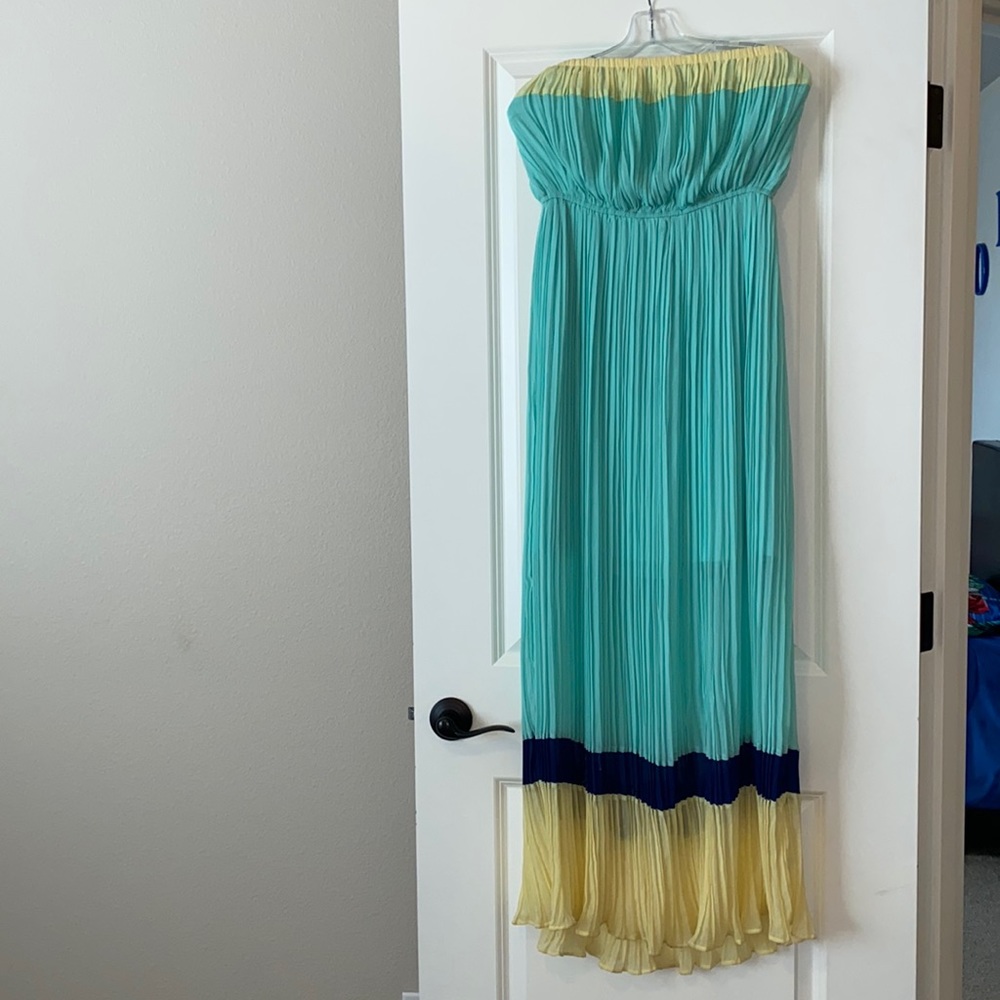 Beautiful strapless dress 👗